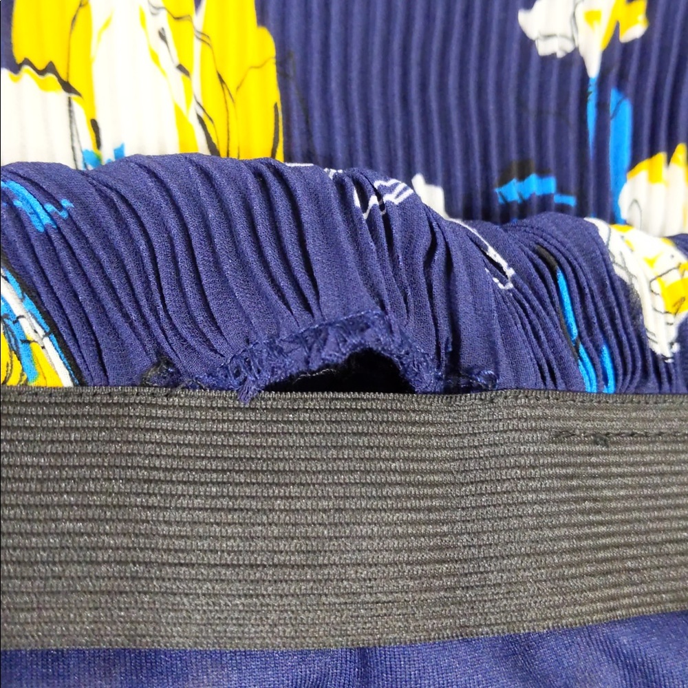 Jaclyn Smith Floral Pleated Skirt- w/flaw - Picture 9 of 9